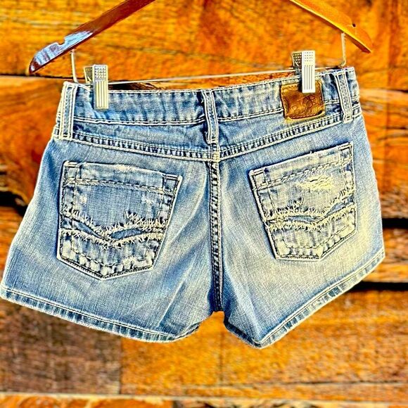 Women’s sized 27 BKE Stella shorts - Picture 3 of 13